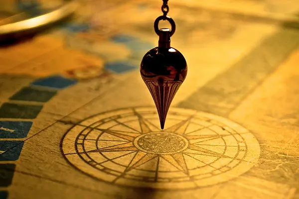 Péndulos esotéricos y radiestesia