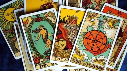 Barajas de cartas del Tarot y Oráculos