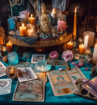 Cartas del tarot, ocultismo. adivinación, esoterismo, videncia, medium, pasado, presente, futuro, canalización