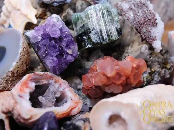 Minerales energéticos, piedras preciosas, gemas, protección, amuletos, talismanes